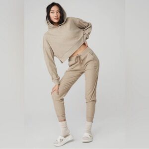 ALO Yoga Set - Muse Cropped Hoodie and Joggers in Gravel Heather